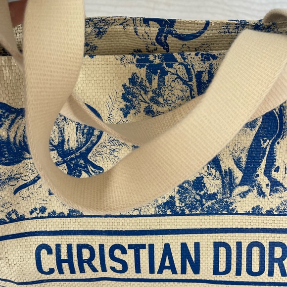 Christian Dior DIORivera jute tote. Limited edition navy 2022 summer collection! - Picture 8 of 8